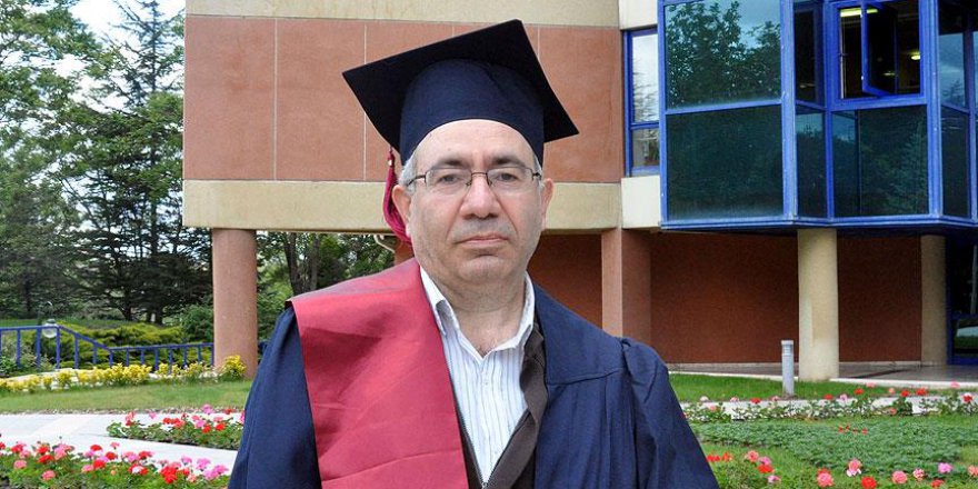 51 yaşa 5 üniversite diploması sığdırdı