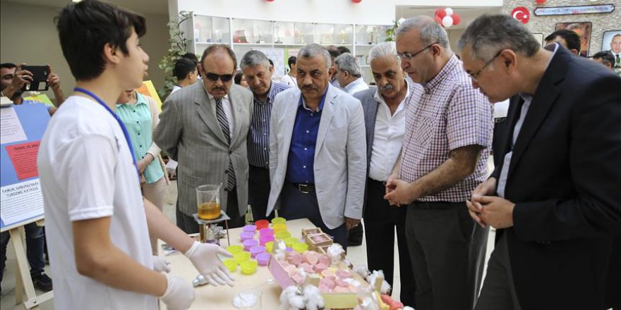Lise öğrencilerinden 'pamuk sabunu' üretimi
