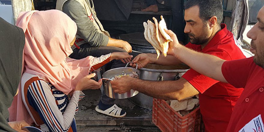 Türk Kızılayı'ndan Irak'taki 6 bin kişiye iftar ve sahur ziyafeti