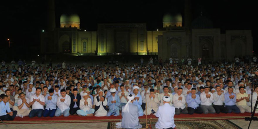 Özbekistan'da bin camide hatimle teravihe büyük ilgi