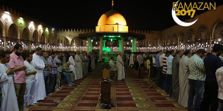 Mısır'da teravih namazının 'sesi kısıldı'