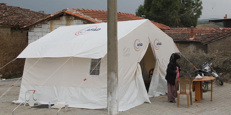 Manisa'da 32 aile için çadır kuruldu