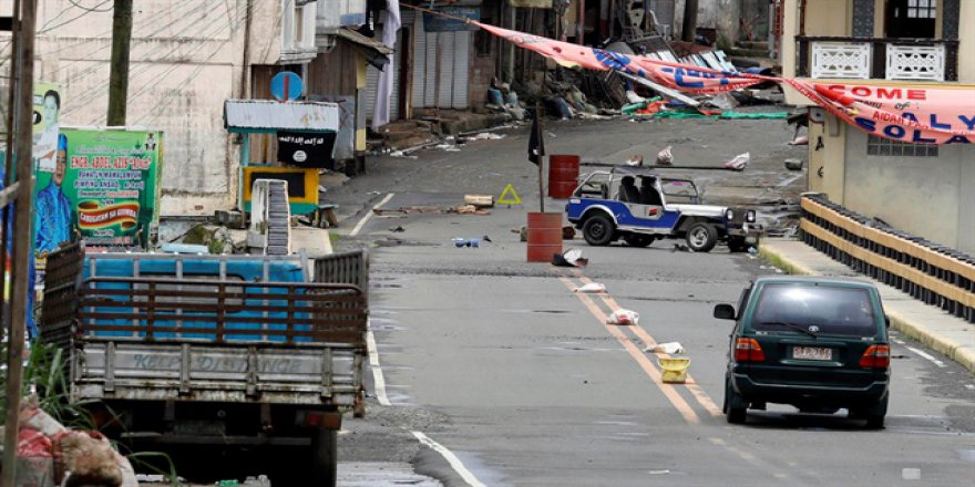 Filipinler'de sokaklar cesetlerle dolu