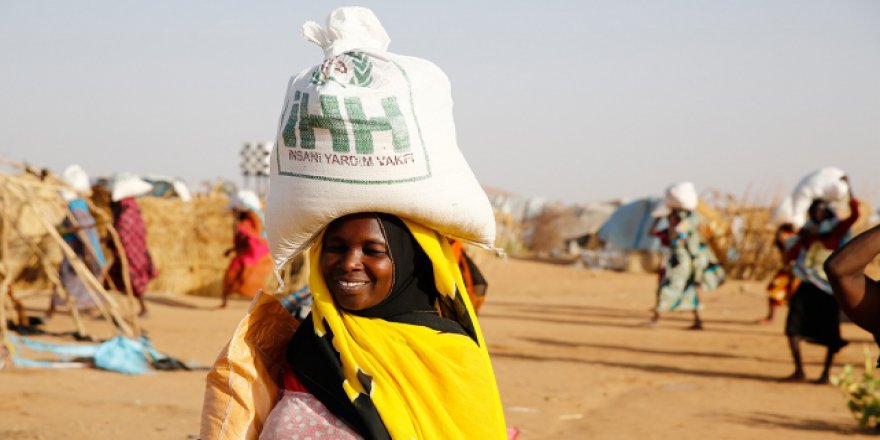 İHH Sudan'da ihtiyaç sahiplerinin yüzünü güldürüyor