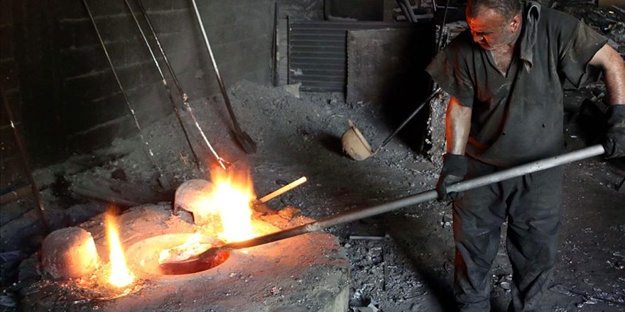 Bin derece sıcaklıkta oruçlu çalışıyorlar