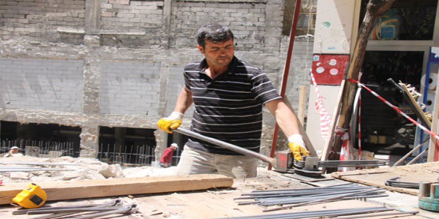 İnşaat işçilerinin zorlu Ramazan mesaisi