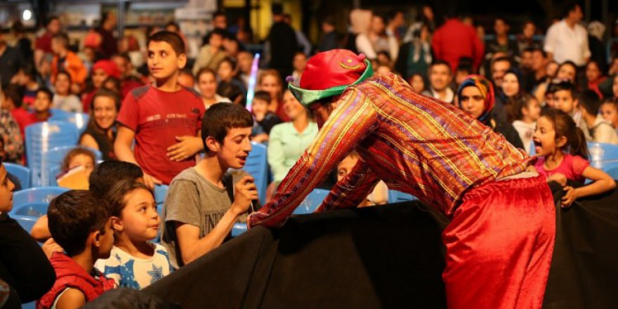 İftar çadırlarında binlerce kişi ağırlanıyor