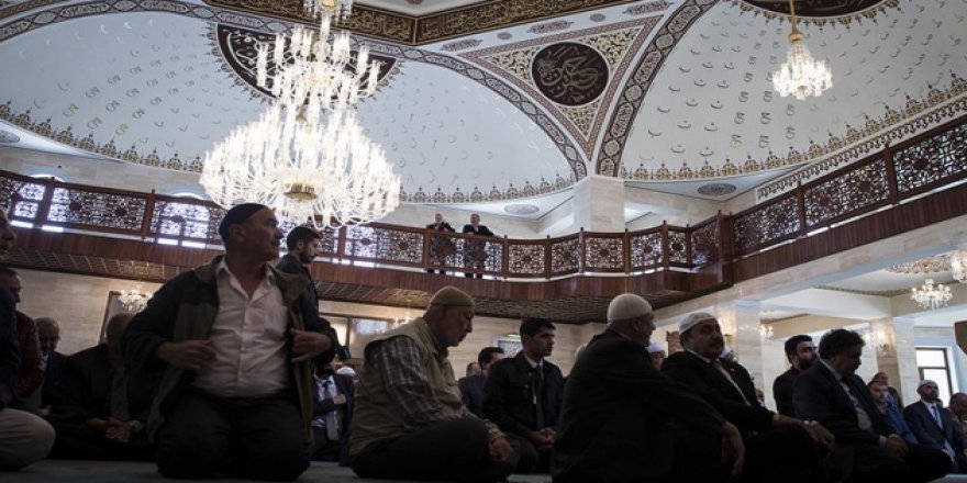 Ulus Rüzgarlı Camii ibadete açıldı