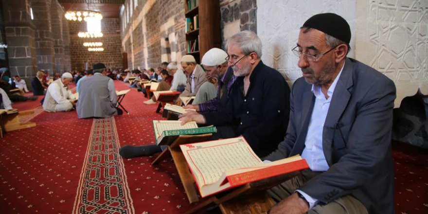 Terörün tahrip ettiği camiler cemaatine kavuştu