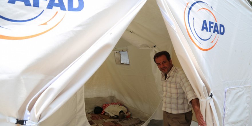 Manisa'daki deprem sonrasında vatandaşlara 228 çadır dağıtıldı