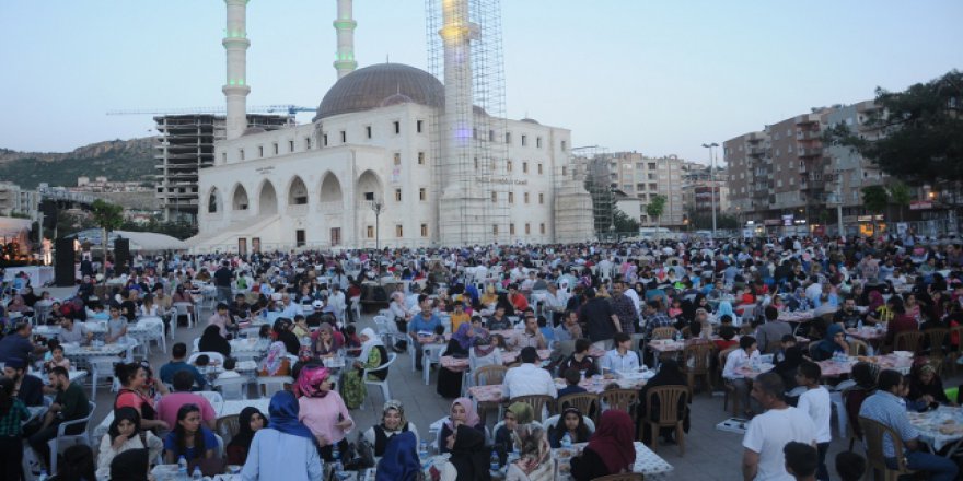 Mardin'de 4 bin kişiye iftar yemeği verildi