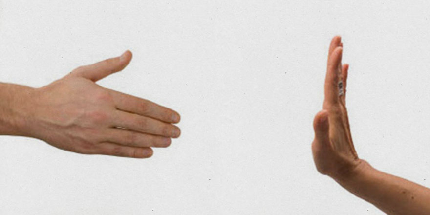 Kadınlarla tokalaşmayan Müslüman öğretmeni kovdular