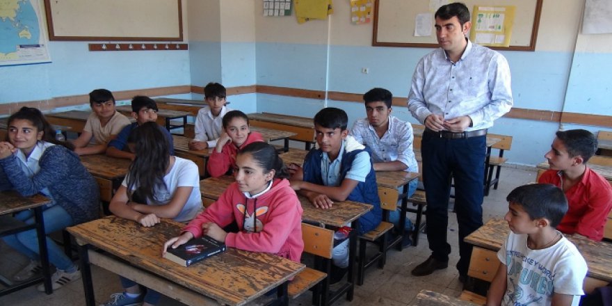 TEOG birincisi Sinan yaz aylarında tarlada çalışıyor