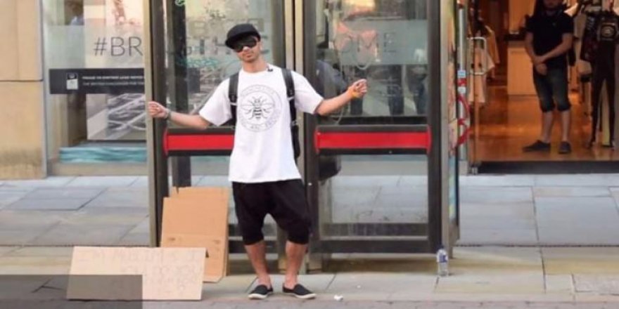 Müslüman genç İngiltere'yi bu hareketiyle salladı