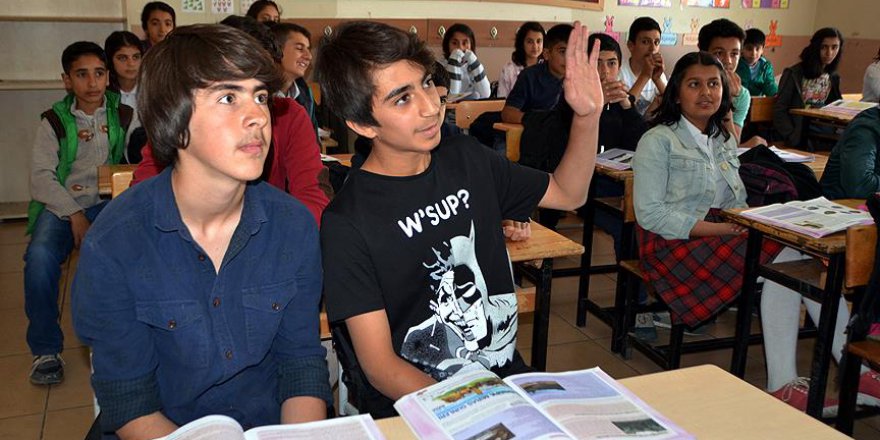 Yüksekova'da 2 öğrenci TEOG birincileri arasında