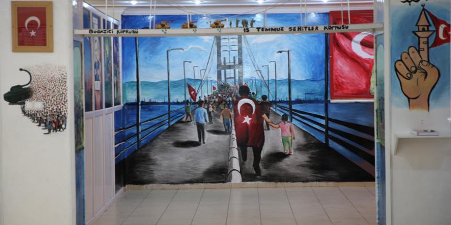 Okulun duvarlarına 15 Temmuz'u resmetti