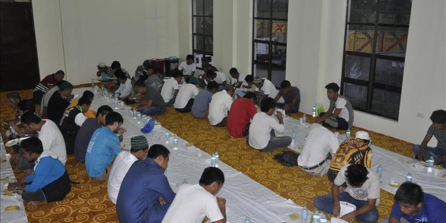 Filipinli Müslümanlar, Türkiye Diyanet Vakfının iftarında buluştu