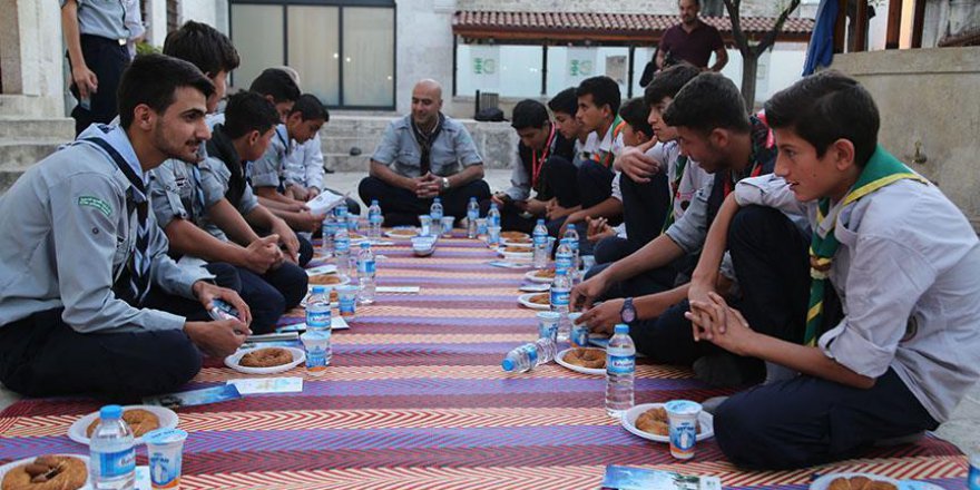 İHH'dan Hatay'da simitli 'Ümmet İftarı'