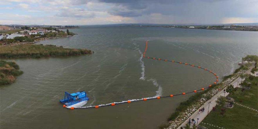 Mogan Gölü'nde temizlik başlatıldı