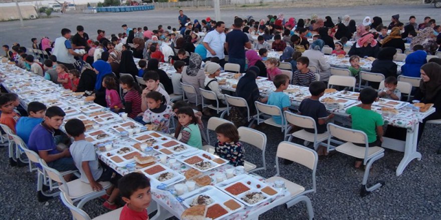 Suriyeli yetimler ve öksüzler iftarda buluştu