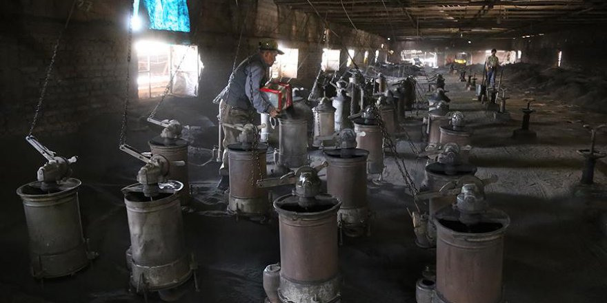 Bin dereceyi bulan fırının başında oruç tutuyorlar