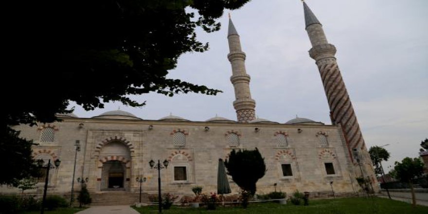 Eski payitahtta sultan yadigarı camilere ramazan ilgisi