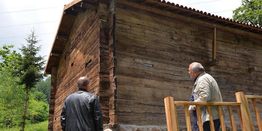 Asırlık 'çivisiz cami' tarihe tanıklık ediyor