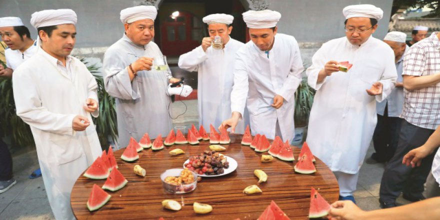 Çin’de Ramazan bir sofrada geçiyor