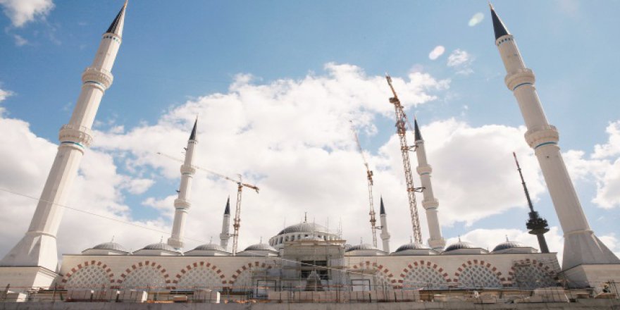 Çamlıca Camii süsleniyor