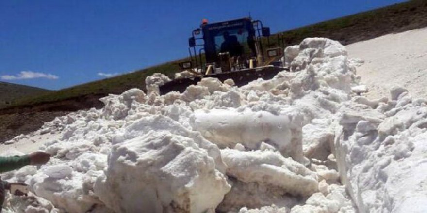 Haziran ayında 3 metre kar var