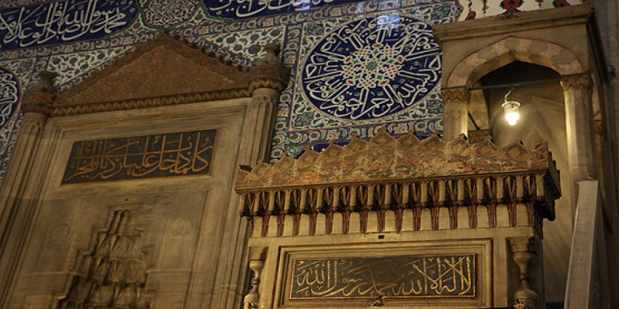 Hacer'ül Esved'in dört parçasını taşıyan cami: Sokullu Mehmet Paşa