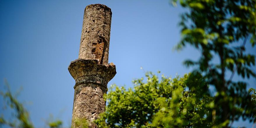 Üç asırlık 'yalnız' minare