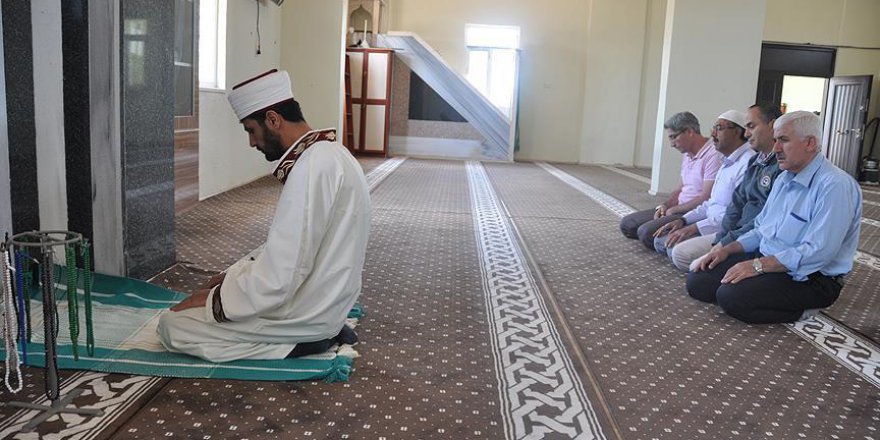 'Sıra dışı imam'ın renkli dünyası