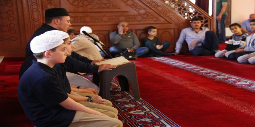 Tarihi camilerde mukabele geleneği