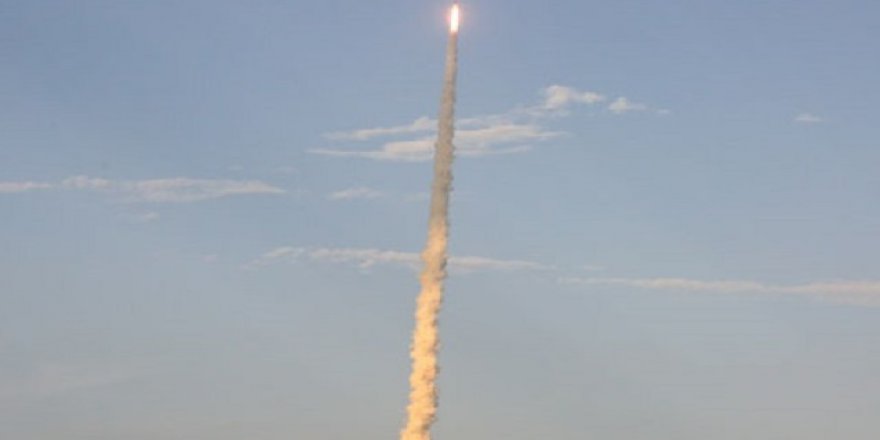 200 fil ağırlığında füze uzaya fırlatıldı