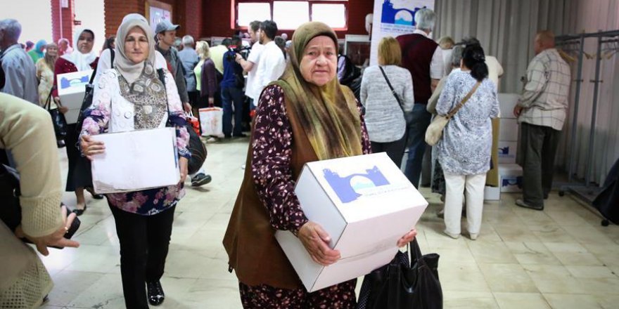 İHH'dan Bosnalı şehit ailelerine ramazan yardımı