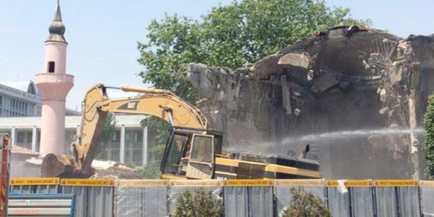 İstanbul'a bir meydan daha