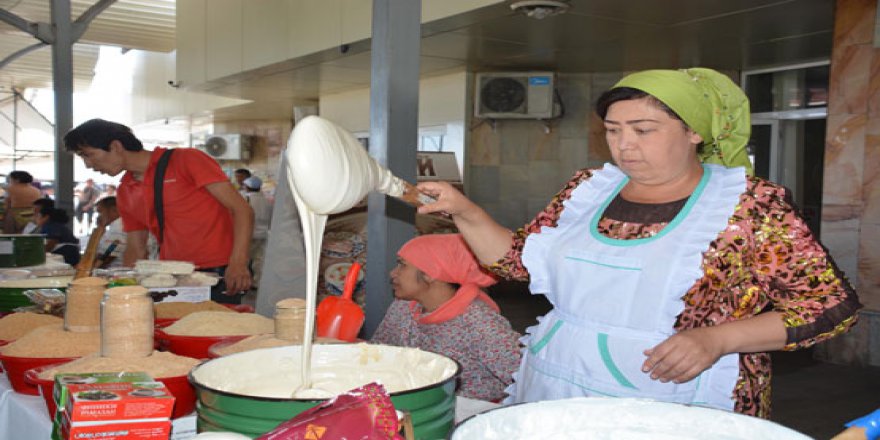 Özbekistan'da ramazan sofrası