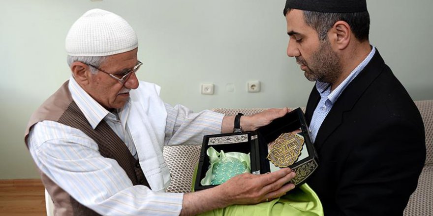 Sakal-ı Şerifi 250 yıldır muhafaza ediyorlar