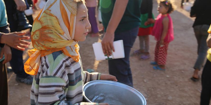 İHH'dan Suriyeli yetimlere sıcak yemek