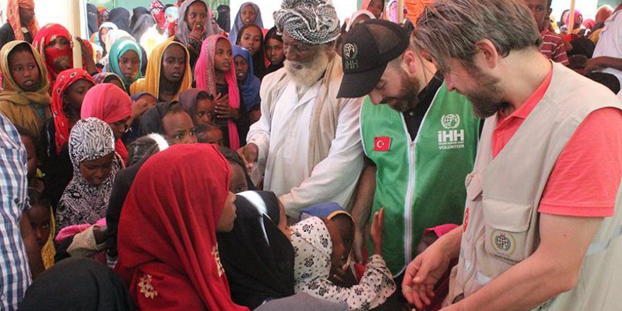 İHH Kesele'de yetimlerle buluştu