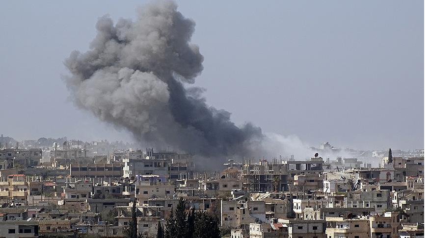 Esed rejimi Dera'yı napalm ile vuruyor