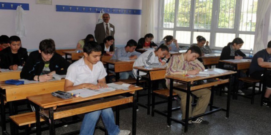 Sokaktaki 2 bin 500 çocuk eğitime kazandırıldı