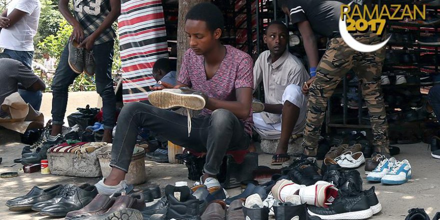 Ramazanda onlar camiye, ayakkabıları lostraya giriyor