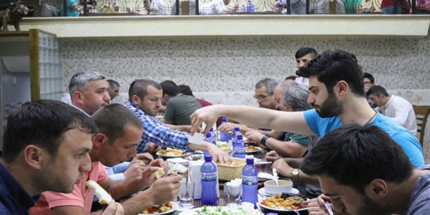 Türkiye Batum'da iftar sofrası kuruyor