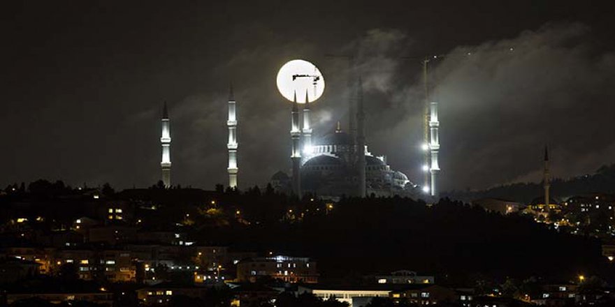 Çamlıca Camii'nde hayran bırakan görüntü