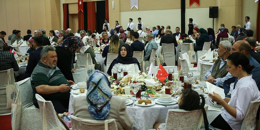 15 Temmuz şehitlerinin aileleri iftarda buluştu