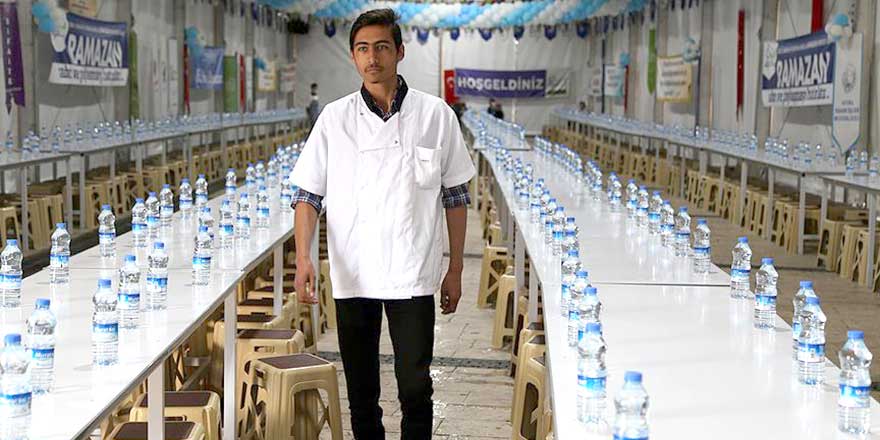 Cezasını iftar çadırında çalışarak çekiyor