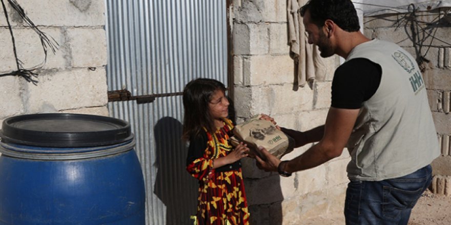 Savaş mağdurlarına 100 bin iftarlık kumanya