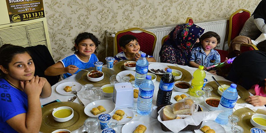 Yetimler iftarda buluştu